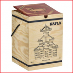 een box van Kapla met 280 houten kabouterplankjes